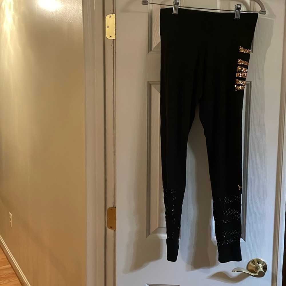 Women black leggins, PINK, size small.